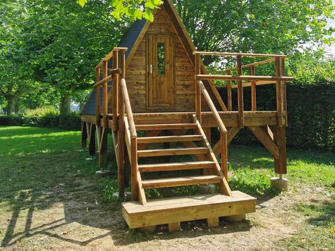 Hébergement 3 personnes - Cabane en bois avec terrasse - 2 adultes - 1 enfant