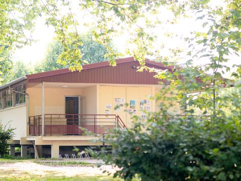 Hébergement 3 personnes - Cabane en bois avec terrasse - 2 adultes - 1 enfant