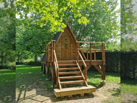 Hébergement 3 personnes - Cabane en bois avec terrasse - 2 adultes - 1 enfant