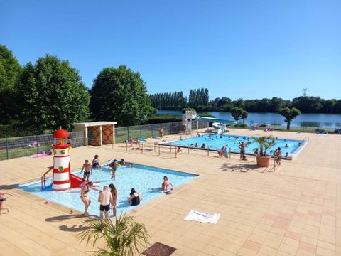 Hébergement 3 personnes - Cabane en bois avec terrasse - 2 adultes - 1 enfant