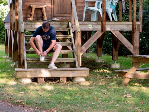 Hébergement 3 personnes - Cabane en bois avec terrasse - 2 adultes - 1 enfant