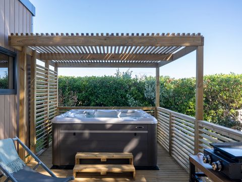 Mobilhome 4 personnes - EXCLUSIF 2 chambres Jacuzzi avec suite parentale