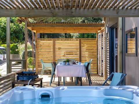 MOBILHOME 4 personnes - EXCLUSIF 2 chambres Jacuzzi avec suite parentale