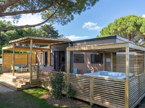 Mobilhome 4 personnes - EXCLUSIF 2 chambres Jacuzzi avec suite parentale