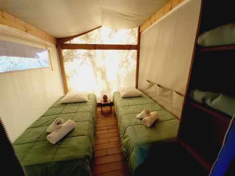 Tente en toile et en bois 4 personnes - Ecolodge Toile & Bois 30m² (2 chambres - 4 personnes) dont terrasse couverte 8m² - Sans sanitaires