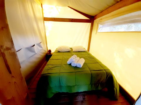 Tente en toile et en bois 4 personnes - Ecolodge Toile & Bois 30m² - 2 chambres - Dont terrasse couverte 8m² - Sans sanitaires