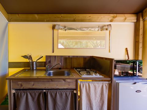 Tente en toile et en bois 4 personnes - Ecolodge Toile & Bois 30m² - 2 chambres - Dont terrasse couverte 8m² - Sans sanitaires