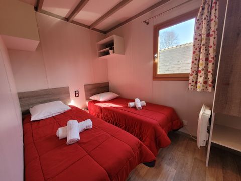 CHALET 4 personnes - CONFORT 50m² PMR  (2 chambres) dont terrasse couverte + TV