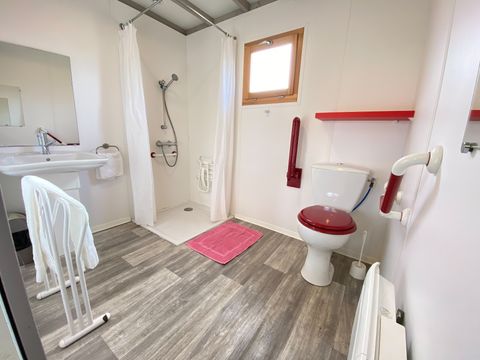 CHALET 4 personnes - CONFORT 50m² PMR  (2 chambres) dont terrasse couverte + TV