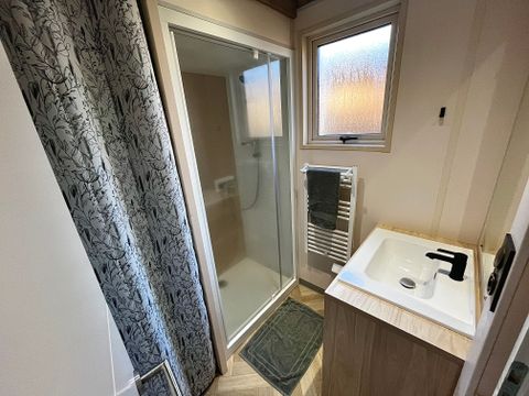 Chalet 7 personnes - Prestige 60 m² - 3 chambres - Dont terrasse couverte - Clim - TV - Lave-vaisselle - Plancha