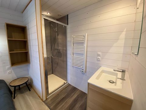 Chalet 7 personnes - PREMIUM 50m² - 3 chambres - Terrasse - TV - Lave-vaisselle - Plancha - Climatisation