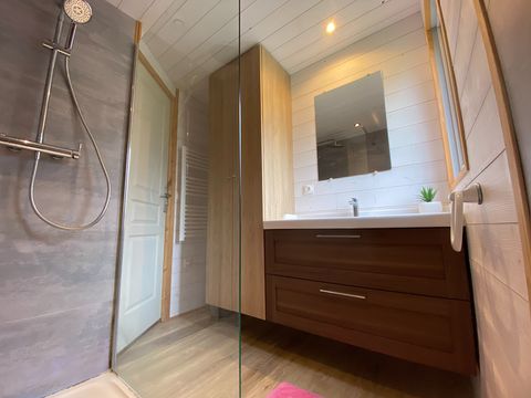 Chalet 7 personnes - PREMIUM 50m² - 3 chambres - Terrasse - TV - Lave-vaisselle - Plancha - Climatisation