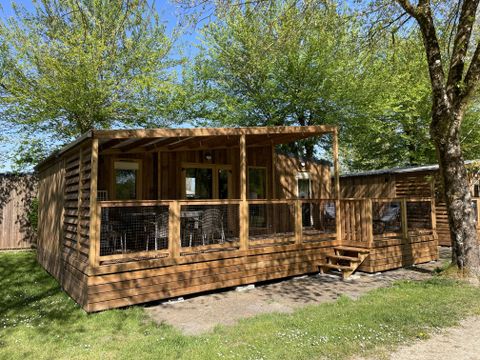 Mobilhome 6 personnes - Premium 56 m² - 3 chambres - Dont terrasse semi-couverte fermée - Clim - TV - Lave-vaisselle - Plancha