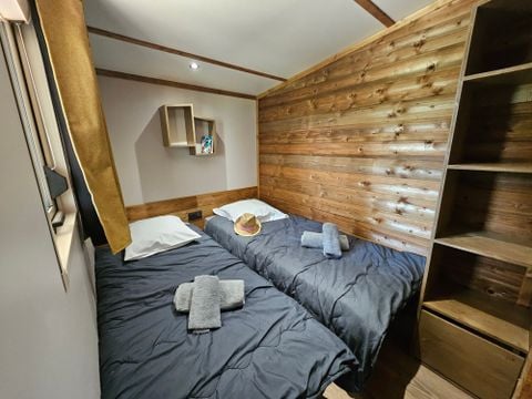 MOBILHOME 6 personnes - Premium 56 m² (3 chambres) dont terrasse semi-couverte fermée + Clim + TV + LV + Plancha