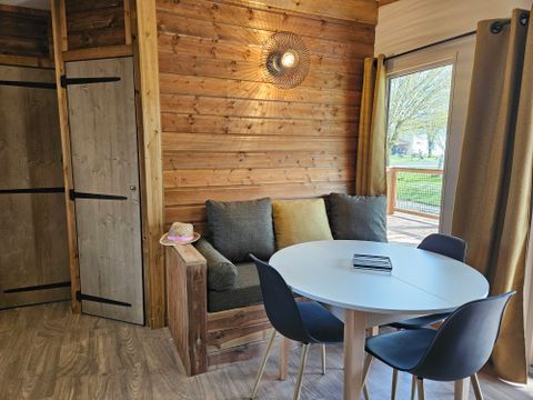Mobilhome 6 personnes - Premium 56 m² - 3 chambres - Dont terrasse semi-couverte fermée - Clim - TV - Lave-vaisselle - Plancha