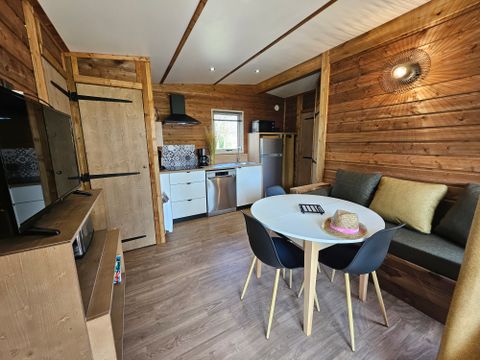 Mobilhome 6 personnes - Premium 56 m² - 3 chambres - Dont terrasse semi-couverte fermée - Clim - TV - Lave-vaisselle - Plancha
