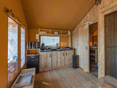 HÉBERGEMENT INSOLITE 2 personnes - Wood lodge - 28M2 - 1 chambre + 1 salle de bain 2 pers
