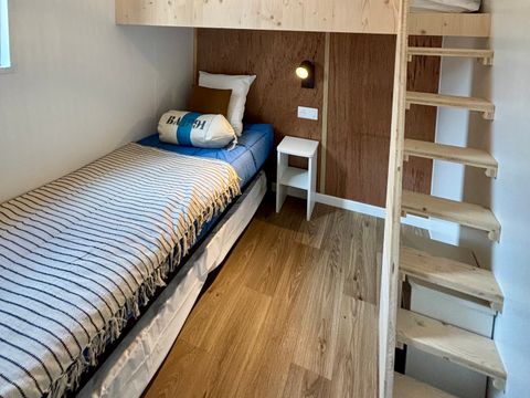 MOBILHOME 4 personnes - Cabane Spa Premium 33m² (2 chambres) + terrasse couverte  + TV + LV + Plancha + Draps + Serviettes