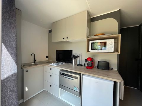 MOBILHOME 2 personnes - Cottage Premium 18m² (1 chambre) + terrasse couverte + LV + TV + Draps + serviettes