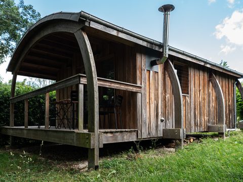 CHALET 2 personnes - Eco-cabane en bois, avec sanitaires (possible de venir à 4 personnes avec supplément au camping)