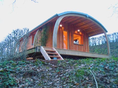 CHALET 2 personnes - Eco-cabane en bois, avec sanitaires (possible de venir à 4 personnes avec supplément au camping)