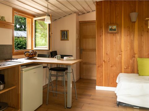 CHALET 2 personnes - Eco-cabane en bois, avec sanitaires (possible de venir à 4 personnes avec supplément au camping)