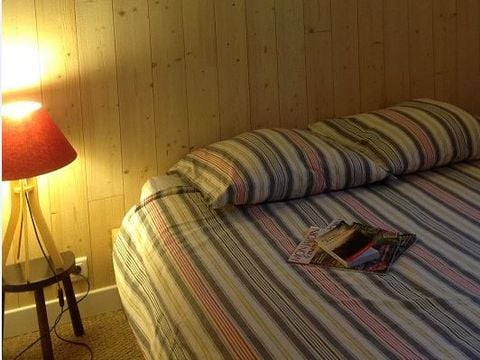 CHALET 2 personnes - Eco-cabane en bois, avec sanitaires (possible de venir à 4 personnes avec supplément au camping)