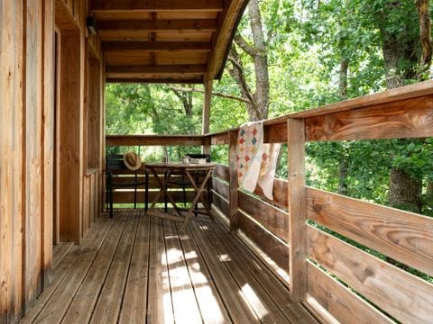 CHALET 2 personnes - Eco-cabane en bois, avec sanitaires (possible de venir à 4 personnes avec supplément au camping)