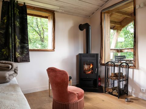 CHALET 2 personnes - Eco-cabane en bois, avec sanitaires (possible de venir à 4 personnes avec supplément au camping)
