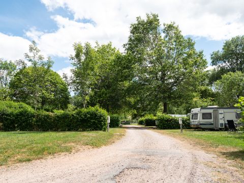 Emplacement - Forfait privilège (emplacement + tente ou caravane ou voiture) avec électricité et eau
