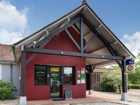 Flower Camping Le Val Vert en Berry - Camping Indre