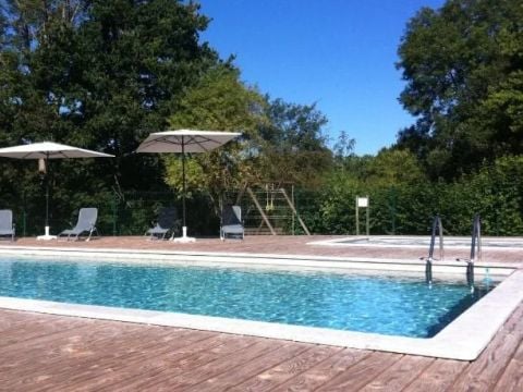 Flower Camping Le Val Vert en Berry - Camping Indre