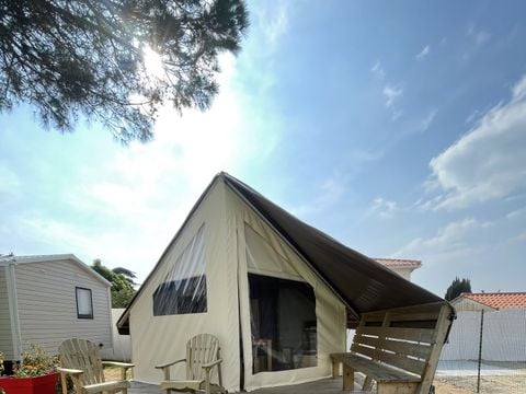 BUNGALOW TOILÉ 4 personnes - Lodge avec sanitaires -