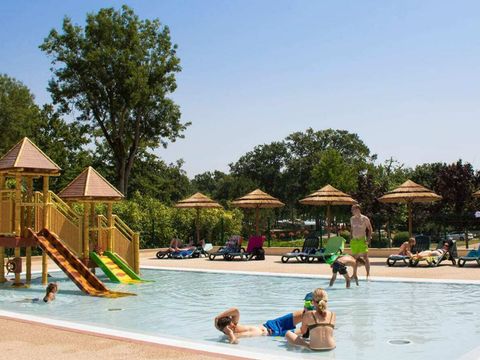 Camping Domaine du Château de l'Epervière  - Camping Saone-et-Loire