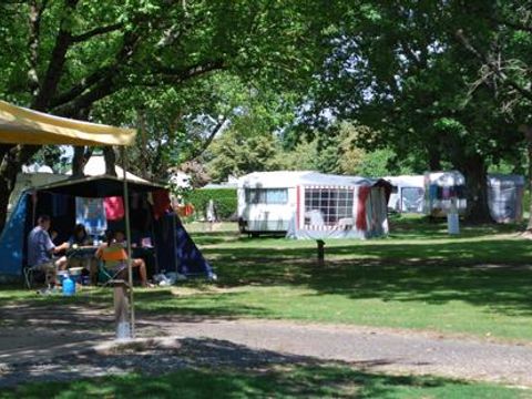 Camping De Cremault - Camping Vienne - Image N°2
