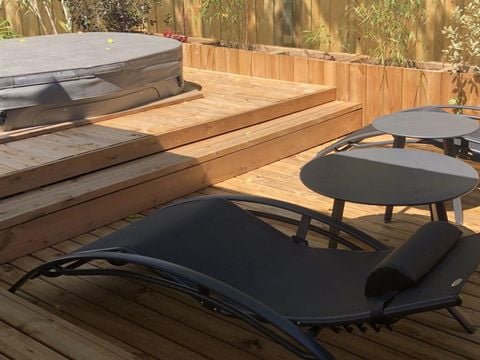 Mobilhome 4 personnes - Mobil-home Premium 34 m² - 2 chambres + 2 salles de bains + terrasse semi-couverte + spa privatif