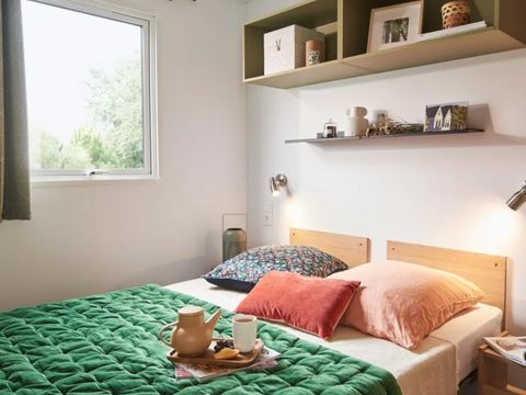 MOBILHOME 6 personnes - Confort 35m² - 3 chambres + terrasse semi-couverte + TV