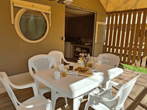 BUNGALOW TOILÉ 5 personnes - Tente Canada Premium (eau, wc lavabo, pas de douche)