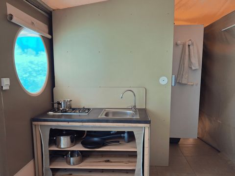 BUNGALOW TOILÉ 5 personnes - Tente Canada Premium (eau, wc lavabo, pas de douche)