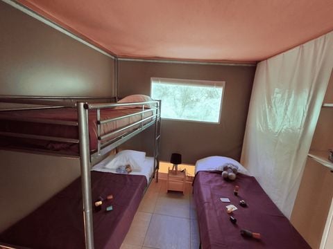 BUNGALOW TOILÉ 5 personnes - Tente Canada Premium (eau, wc lavabo, pas de douche)