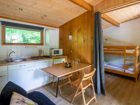 CHALET 4 personnes - Chalet Noisetier - 1 chambre - personnes supplémentaires possible en supplément, contacter le camping
