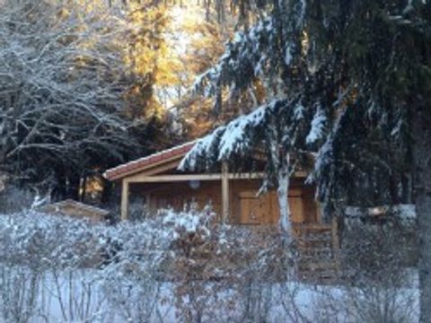 CHALET 4 personnes - Chalet Bouleau - 2 chambres - personnes supplémentaires possible en supplément, contacter le camping