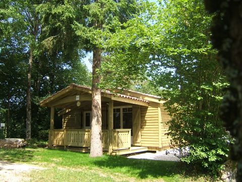 CHALET 4 personnes - Chalet Sapin - 2 chambres - personnes supplémentaires possible en supplément, contacter le camping