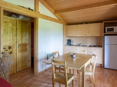 CHALET 4 personnes - Chalet Sapin - 2 chambres - personnes supplémentaires possible en supplément, contacter le camping