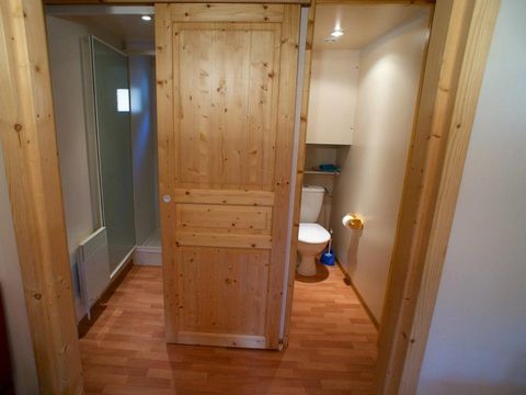 CHALET 4 personnes - Chalet Sapin - 2 chambres - personnes supplémentaires possible en supplément, contacter le camping