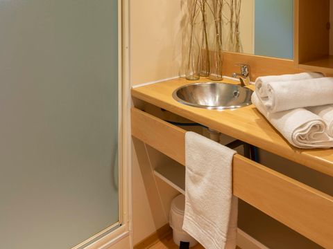 CHALET 4 personnes - Chalet Sapin - 2 chambres - personnes supplémentaires possible en supplément, contacter le camping