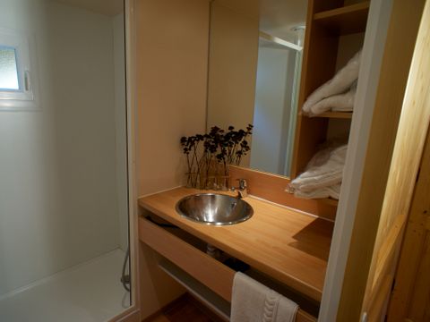 CHALET 4 personnes - Chalet Sapin - 2 chambres - personnes supplémentaires possible en supplément, contacter le camping