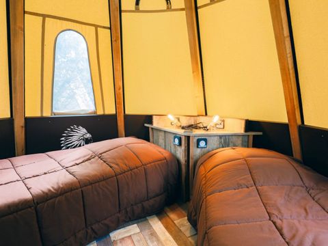 HÉBERGEMENT INSOLITE 4 personnes - TIPI 4 PERS- 2 chambres