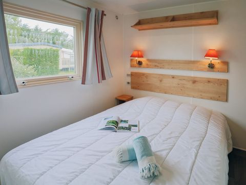 HÉBERGEMENT INSOLITE 4 personnes - ROULOTTE - 2 CHAMBRES - 2/4 PERSONNES