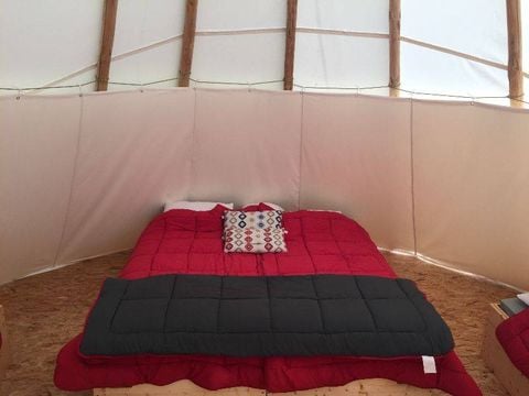 HÉBERGEMENT INSOLITE 8 personnes - Tipis - Sans sanitaires